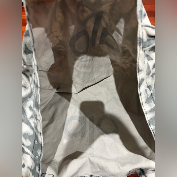 Alo Yoga Tie Dye Iconic Shopper Tote Grey - Picture 5 of 6